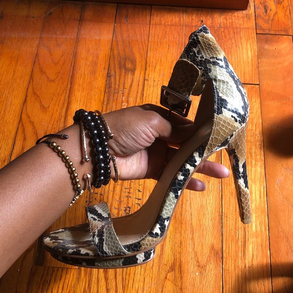 CALVIN KLEIN Vivian Snakeskin Stillettos SZ 8 - Picture 4 of 7